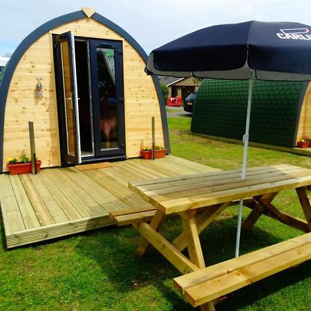 Hotel Gateway Glamping Pods Llanelli Esterno foto