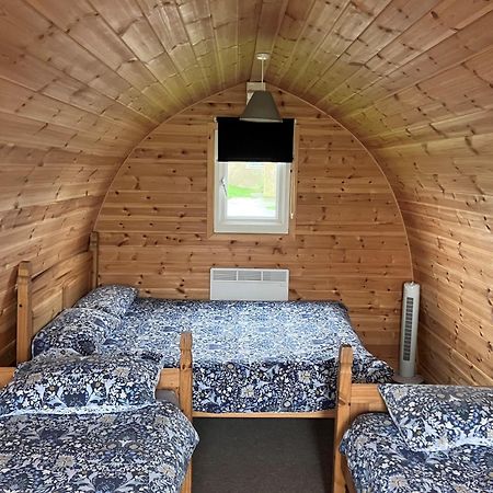 Hotel Gateway Glamping Pods Llanelli Esterno foto