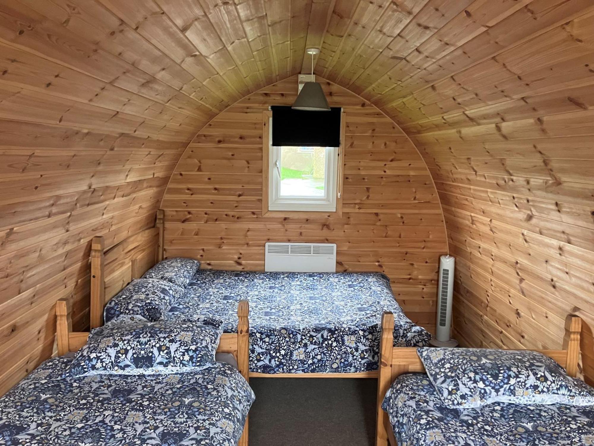 Hotel Gateway Glamping Pods Llanelli Esterno foto